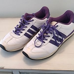 Womens vintage Adidas sneakers size 6